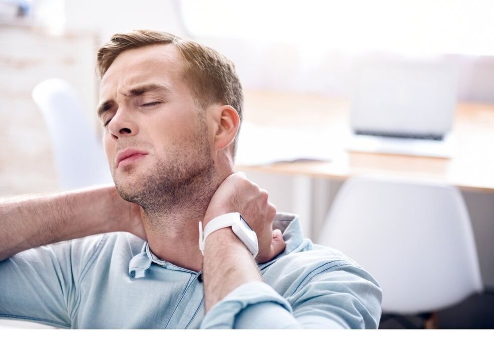 dolore al collo in un uomo a causa di un tumore