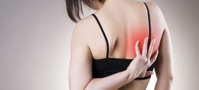 L'aumento del dolore alla schiena durante il movimento è un segno di osteocondrosi toracica