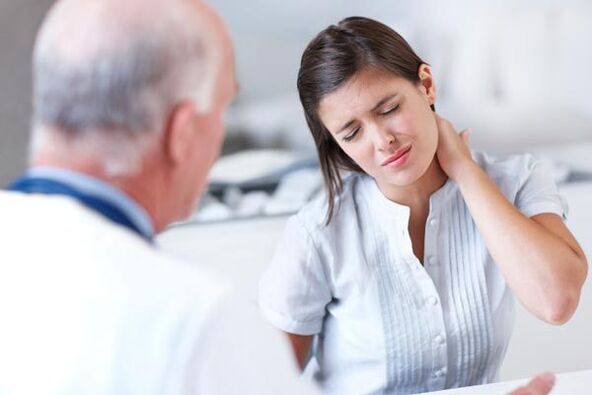 visita da uno specialista per l'osteocondrosi cervicale
